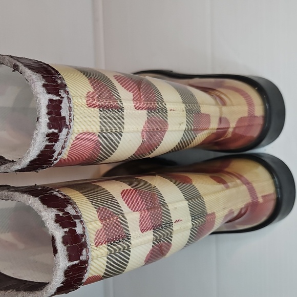 Burberry Heart Print Check Rain Boot Size 39 - Picture 3 of 8